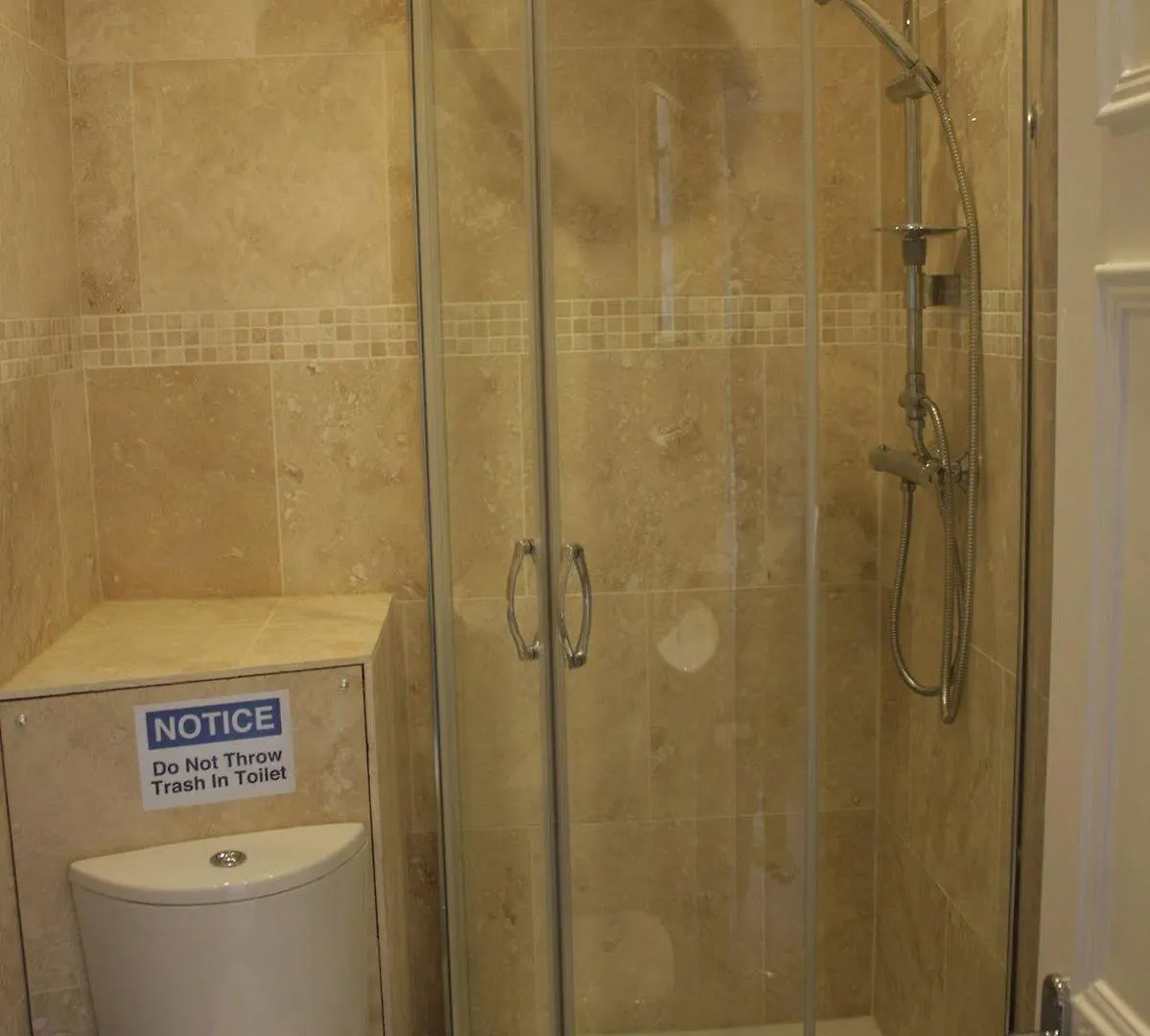 *** לינה וארוחת בוקר Edinburgh Holiday Guest House בריטניה